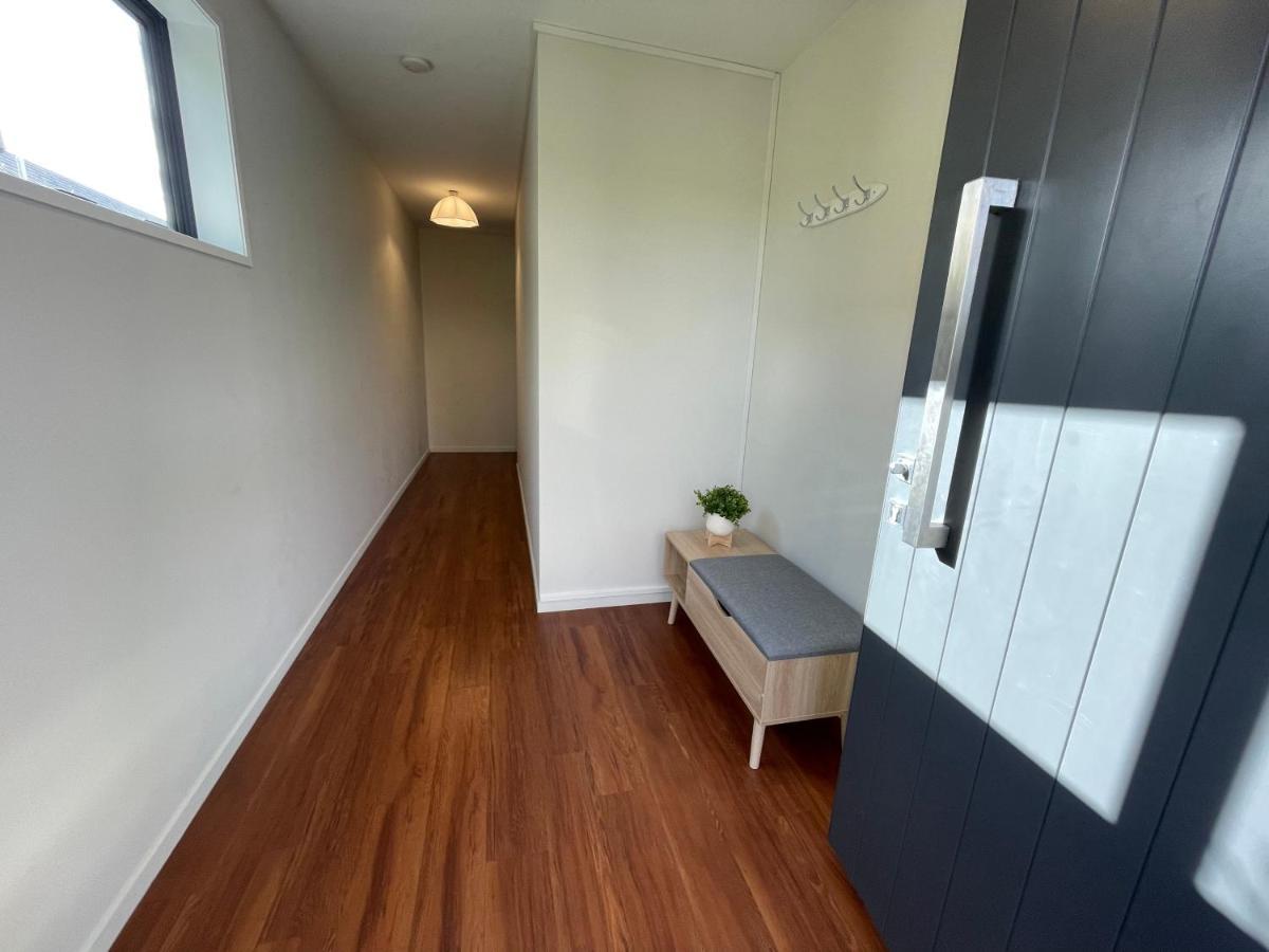 Appartamento Quiet, New, Sunny Cnzhouse On Upstairs Near Cbd Christchurch Esterno foto